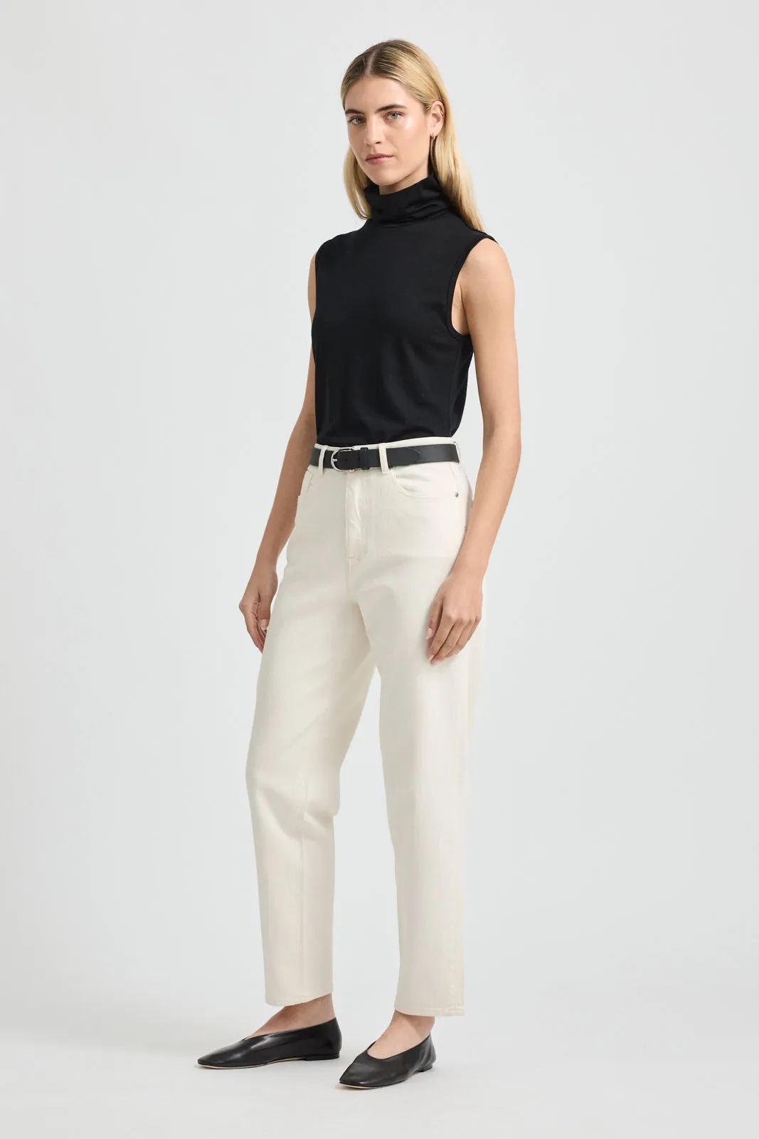 SLEEVELESS ROLL NECK